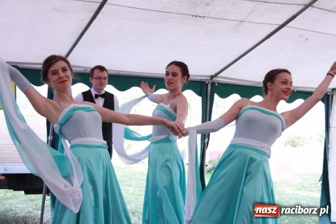 Zdjęcie w galerii na portalu naszraciborz.pl: Rewia, Miraż, zabawa, rozgrywki sportowe i podwójna tęcza, czyli atrakcje II Wielkiego Pikniku Rodzinnego w Wojnowicach wiadomości z regionu