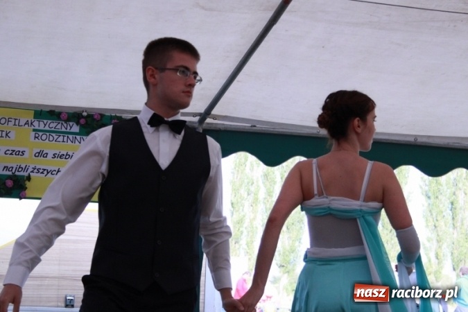 Zdjęcie w galerii na portalu naszraciborz.pl: Rewia, Miraż, zabawa, rozgrywki sportowe i podwójna tęcza, czyli atrakcje II Wielkiego Pikniku Rodzinnego w Wojnowicach wiadomości z regionu