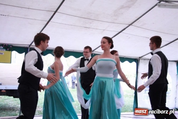 Zdjęcie w galerii na portalu naszraciborz.pl: Rewia, Miraż, zabawa, rozgrywki sportowe i podwójna tęcza, czyli atrakcje II Wielkiego Pikniku Rodzinnego w Wojnowicach wiadomości z regionu