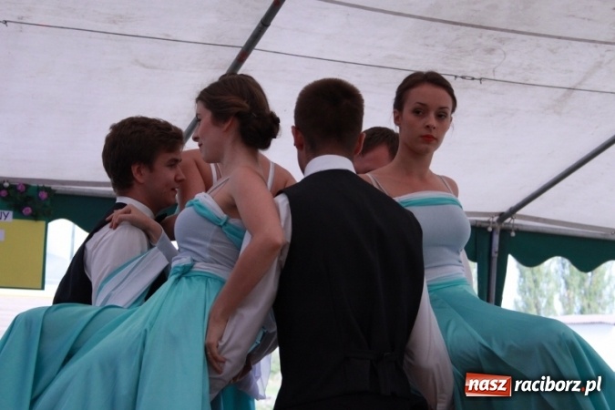 Zdjęcie w galerii na portalu naszraciborz.pl: Rewia, Miraż, zabawa, rozgrywki sportowe i podwójna tęcza, czyli atrakcje II Wielkiego Pikniku Rodzinnego w Wojnowicach wiadomości z regionu