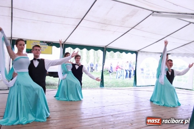 Zdjęcie w galerii na portalu naszraciborz.pl: Rewia, Miraż, zabawa, rozgrywki sportowe i podwójna tęcza, czyli atrakcje II Wielkiego Pikniku Rodzinnego w Wojnowicach wiadomości z regionu