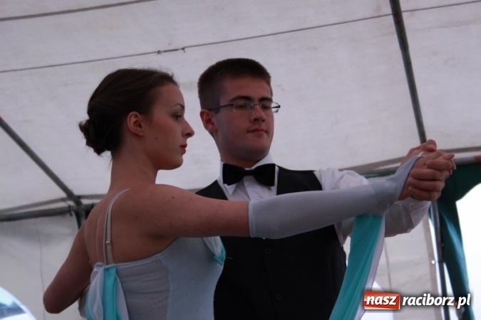 Zdjęcie w galerii na portalu naszraciborz.pl: Rewia, Miraż, zabawa, rozgrywki sportowe i podwójna tęcza, czyli atrakcje II Wielkiego Pikniku Rodzinnego w Wojnowicach wiadomości z regionu