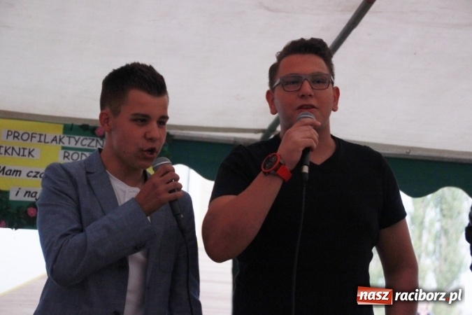 Zdjęcie w galerii na portalu naszraciborz.pl: Rewia, Miraż, zabawa, rozgrywki sportowe i podwójna tęcza, czyli atrakcje II Wielkiego Pikniku Rodzinnego w Wojnowicach wiadomości z regionu