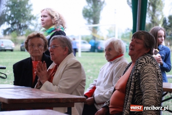 Zdjęcie w galerii na portalu naszraciborz.pl: Rewia, Miraż, zabawa, rozgrywki sportowe i podwójna tęcza, czyli atrakcje II Wielkiego Pikniku Rodzinnego w Wojnowicach wiadomości z regionu