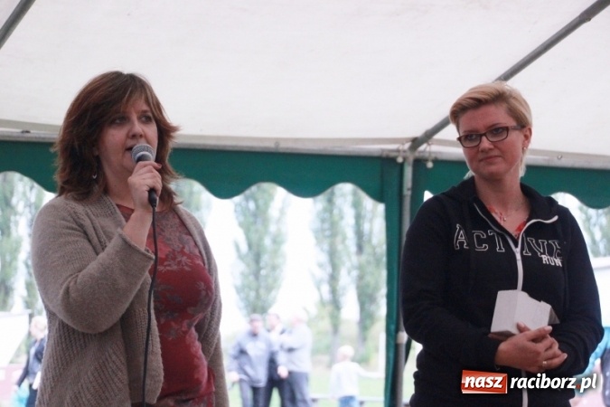 Zdjęcie w galerii na portalu naszraciborz.pl: Rewia, Miraż, zabawa, rozgrywki sportowe i podwójna tęcza, czyli atrakcje II Wielkiego Pikniku Rodzinnego w Wojnowicach wiadomości z regionu