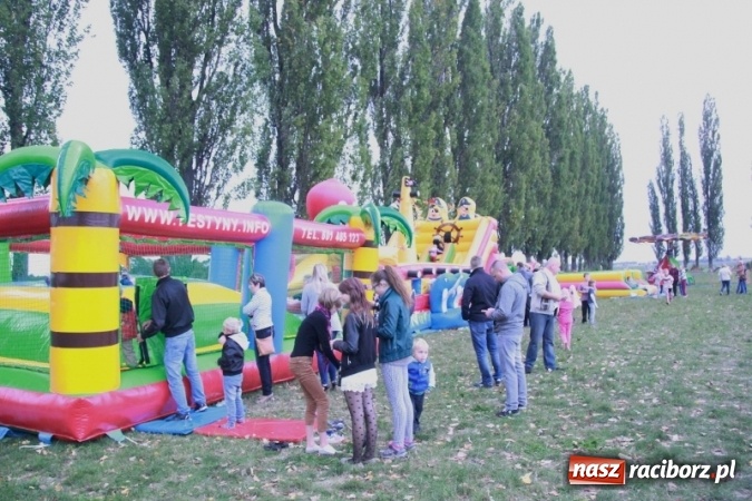 Zdjęcie w galerii na portalu naszraciborz.pl: Rewia, Miraż, zabawa, rozgrywki sportowe i podwójna tęcza, czyli atrakcje II Wielkiego Pikniku Rodzinnego w Wojnowicach wiadomości z regionu