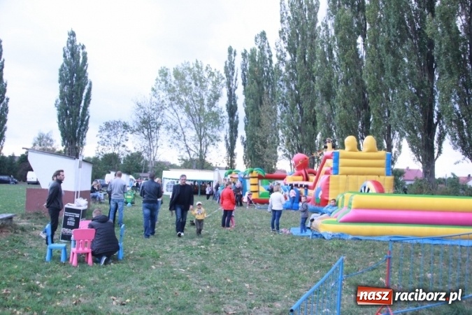 Zdjęcie w galerii na portalu naszraciborz.pl: Rewia, Miraż, zabawa, rozgrywki sportowe i podwójna tęcza, czyli atrakcje II Wielkiego Pikniku Rodzinnego w Wojnowicach wiadomości z regionu