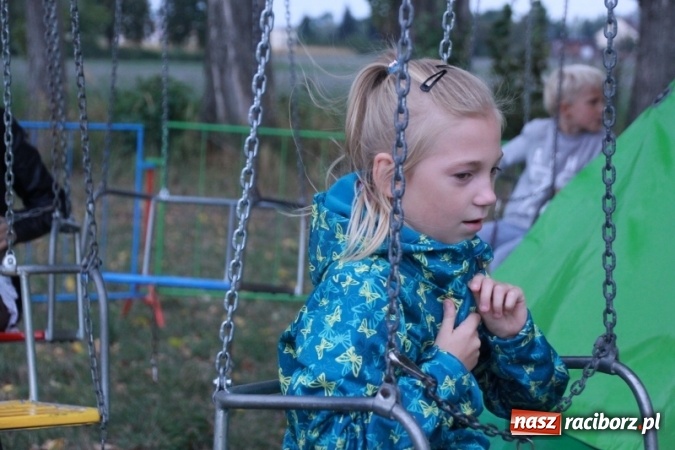 Zdjęcie w galerii na portalu naszraciborz.pl: Rewia, Miraż, zabawa, rozgrywki sportowe i podwójna tęcza, czyli atrakcje II Wielkiego Pikniku Rodzinnego w Wojnowicach wiadomości z regionu