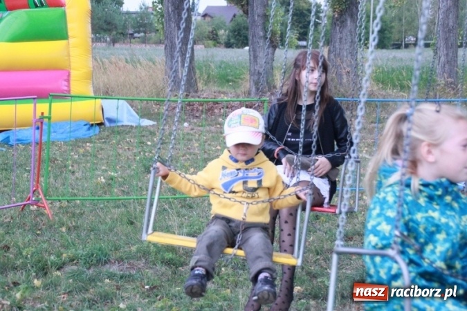 Zdjęcie w galerii na portalu naszraciborz.pl: Rewia, Miraż, zabawa, rozgrywki sportowe i podwójna tęcza, czyli atrakcje II Wielkiego Pikniku Rodzinnego w Wojnowicach wiadomości z regionu