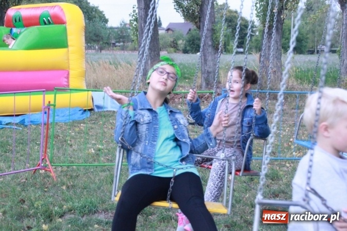 Zdjęcie w galerii na portalu naszraciborz.pl: Rewia, Miraż, zabawa, rozgrywki sportowe i podwójna tęcza, czyli atrakcje II Wielkiego Pikniku Rodzinnego w Wojnowicach wiadomości z regionu