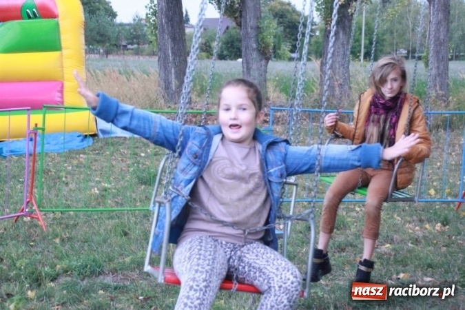 Zdjęcie w galerii na portalu naszraciborz.pl: Rewia, Miraż, zabawa, rozgrywki sportowe i podwójna tęcza, czyli atrakcje II Wielkiego Pikniku Rodzinnego w Wojnowicach wiadomości z regionu