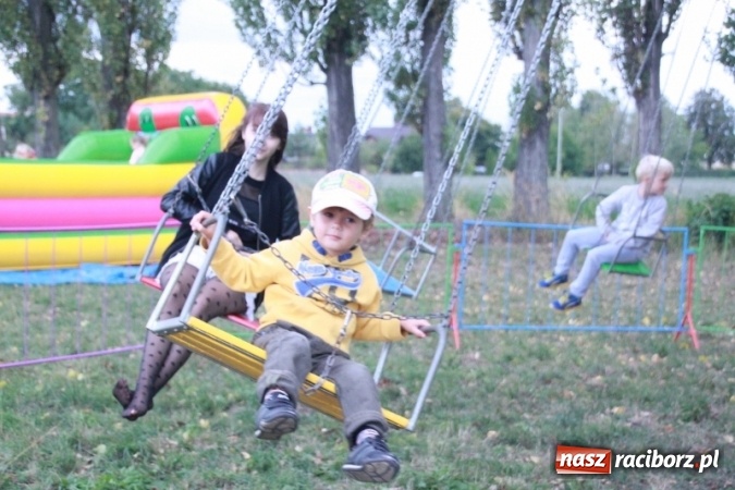 Zdjęcie w galerii na portalu naszraciborz.pl: Rewia, Miraż, zabawa, rozgrywki sportowe i podwójna tęcza, czyli atrakcje II Wielkiego Pikniku Rodzinnego w Wojnowicach wiadomości z regionu
