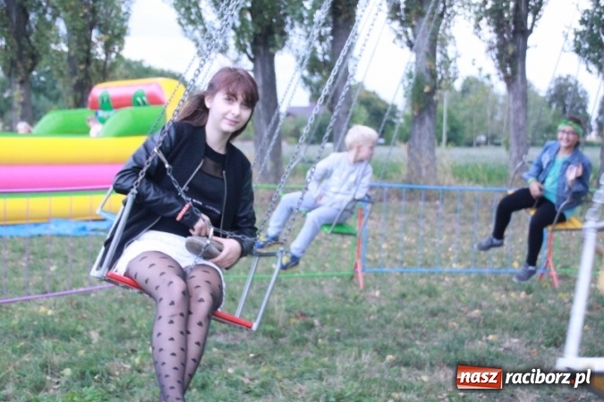 Zdjęcie w galerii na portalu naszraciborz.pl: Rewia, Miraż, zabawa, rozgrywki sportowe i podwójna tęcza, czyli atrakcje II Wielkiego Pikniku Rodzinnego w Wojnowicach wiadomości z regionu