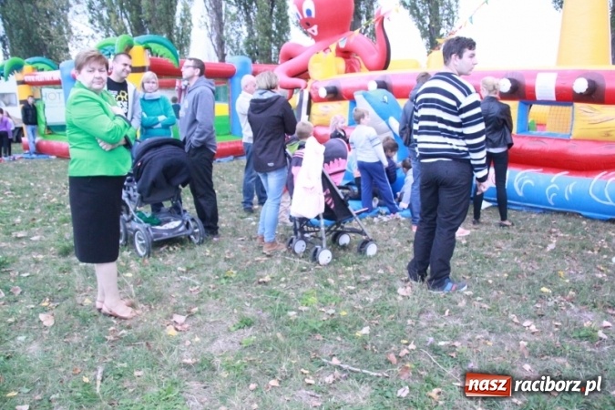 Zdjęcie w galerii na portalu naszraciborz.pl: Rewia, Miraż, zabawa, rozgrywki sportowe i podwójna tęcza, czyli atrakcje II Wielkiego Pikniku Rodzinnego w Wojnowicach wiadomości z regionu