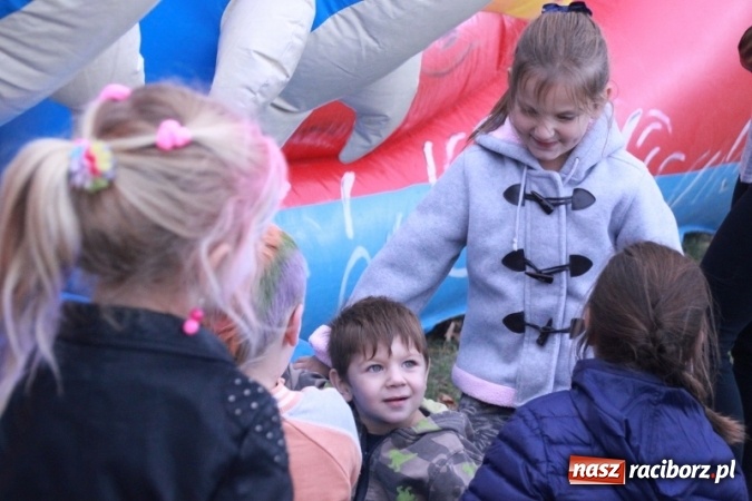 Zdjęcie w galerii na portalu naszraciborz.pl: Rewia, Miraż, zabawa, rozgrywki sportowe i podwójna tęcza, czyli atrakcje II Wielkiego Pikniku Rodzinnego w Wojnowicach wiadomości z regionu