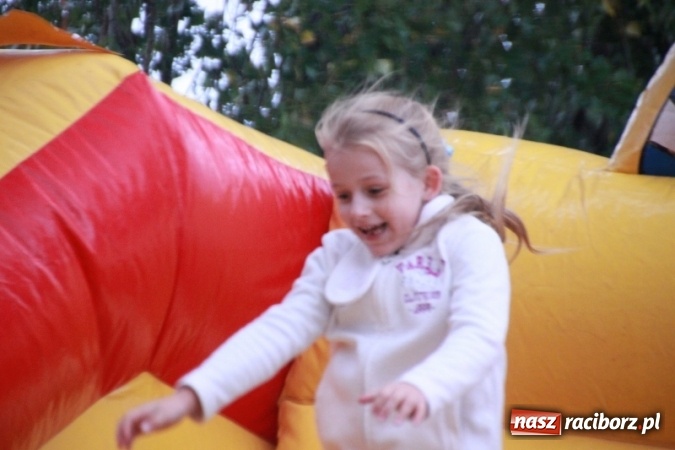 Zdjęcie w galerii na portalu naszraciborz.pl: Rewia, Miraż, zabawa, rozgrywki sportowe i podwójna tęcza, czyli atrakcje II Wielkiego Pikniku Rodzinnego w Wojnowicach wiadomości z regionu