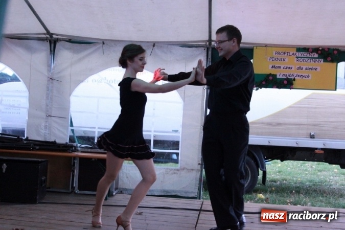 Zdjęcie w galerii na portalu naszraciborz.pl: Rewia, Miraż, zabawa, rozgrywki sportowe i podwójna tęcza, czyli atrakcje II Wielkiego Pikniku Rodzinnego w Wojnowicach wiadomości z regionu