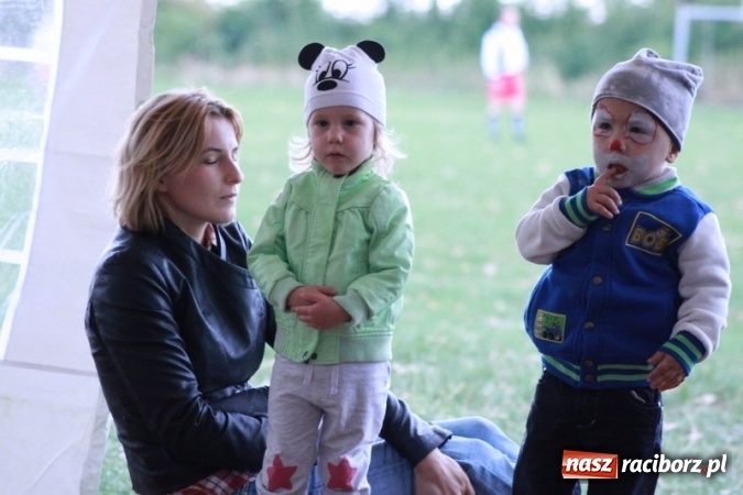 Zdjęcie w galerii na portalu naszraciborz.pl: Rewia, Miraż, zabawa, rozgrywki sportowe i podwójna tęcza, czyli atrakcje II Wielkiego Pikniku Rodzinnego w Wojnowicach wiadomości z regionu