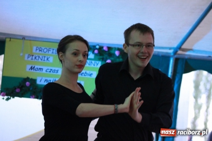 Zdjęcie w galerii na portalu naszraciborz.pl: Rewia, Miraż, zabawa, rozgrywki sportowe i podwójna tęcza, czyli atrakcje II Wielkiego Pikniku Rodzinnego w Wojnowicach wiadomości z regionu