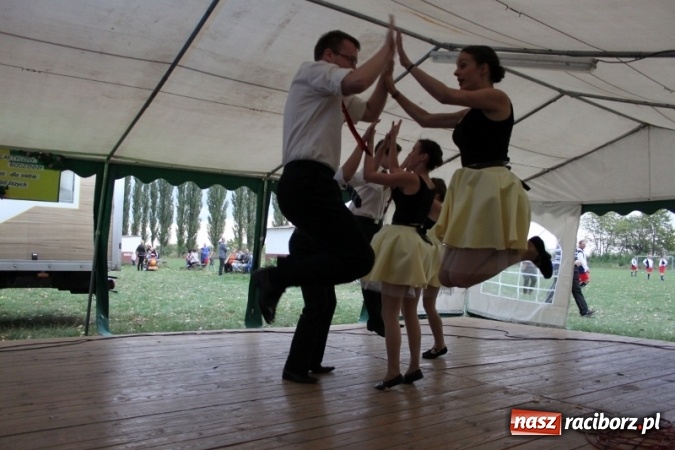 Zdjęcie w galerii na portalu naszraciborz.pl: Rewia, Miraż, zabawa, rozgrywki sportowe i podwójna tęcza, czyli atrakcje II Wielkiego Pikniku Rodzinnego w Wojnowicach wiadomości z regionu