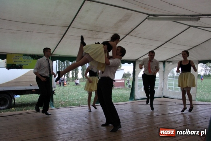 Zdjęcie w galerii na portalu naszraciborz.pl: Rewia, Miraż, zabawa, rozgrywki sportowe i podwójna tęcza, czyli atrakcje II Wielkiego Pikniku Rodzinnego w Wojnowicach wiadomości z regionu