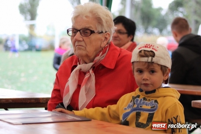 Zdjęcie w galerii na portalu naszraciborz.pl: Rewia, Miraż, zabawa, rozgrywki sportowe i podwójna tęcza, czyli atrakcje II Wielkiego Pikniku Rodzinnego w Wojnowicach wiadomości z regionu
