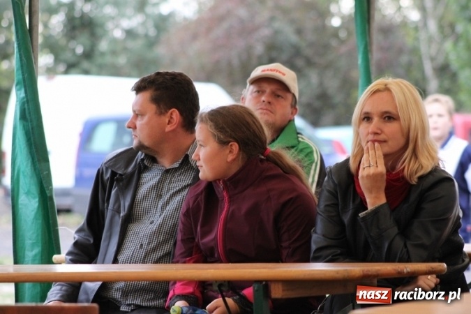 Zdjęcie w galerii na portalu naszraciborz.pl: Rewia, Miraż, zabawa, rozgrywki sportowe i podwójna tęcza, czyli atrakcje II Wielkiego Pikniku Rodzinnego w Wojnowicach wiadomości z regionu