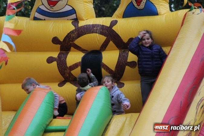 Zdjęcie w galerii na portalu naszraciborz.pl: Rewia, Miraż, zabawa, rozgrywki sportowe i podwójna tęcza, czyli atrakcje II Wielkiego Pikniku Rodzinnego w Wojnowicach wiadomości z regionu