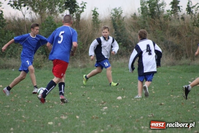 Zdjęcie w galerii na portalu naszraciborz.pl: Rewia, Miraż, zabawa, rozgrywki sportowe i podwójna tęcza, czyli atrakcje II Wielkiego Pikniku Rodzinnego w Wojnowicach wiadomości z regionu