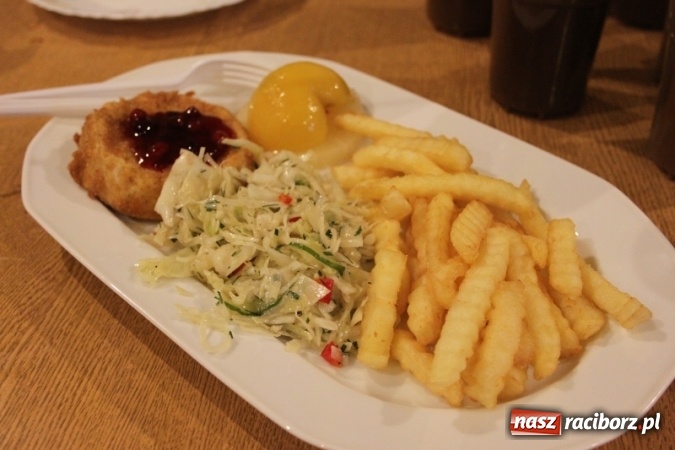 Zdjęcie w galerii na portalu naszraciborz.pl: Rewia, Miraż, zabawa, rozgrywki sportowe i podwójna tęcza, czyli atrakcje II Wielkiego Pikniku Rodzinnego w Wojnowicach wiadomości z regionu