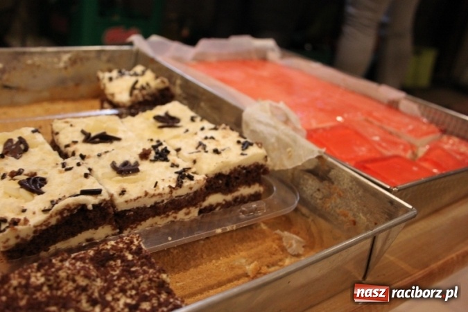 Zdjęcie w galerii na portalu naszraciborz.pl: Rewia, Miraż, zabawa, rozgrywki sportowe i podwójna tęcza, czyli atrakcje II Wielkiego Pikniku Rodzinnego w Wojnowicach wiadomości z regionu