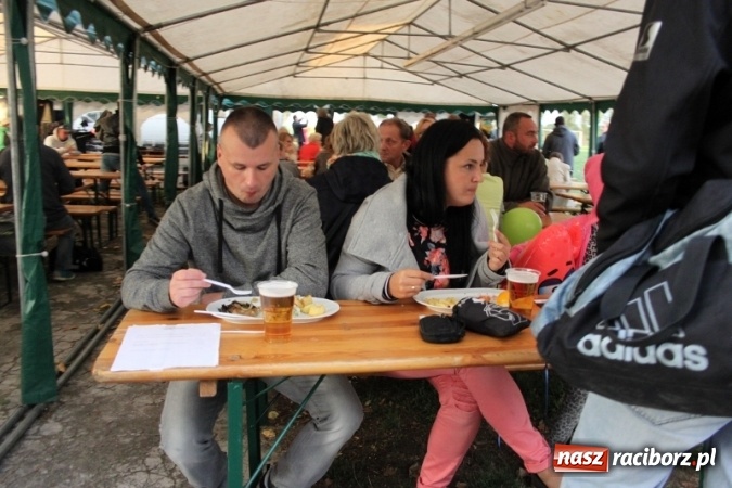 Zdjęcie w galerii na portalu naszraciborz.pl: Rewia, Miraż, zabawa, rozgrywki sportowe i podwójna tęcza, czyli atrakcje II Wielkiego Pikniku Rodzinnego w Wojnowicach wiadomości z regionu