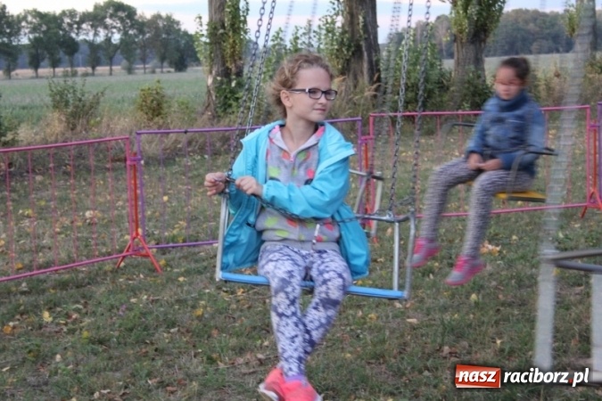 Zdjęcie w galerii na portalu naszraciborz.pl: Rewia, Miraż, zabawa, rozgrywki sportowe i podwójna tęcza, czyli atrakcje II Wielkiego Pikniku Rodzinnego w Wojnowicach wiadomości z regionu