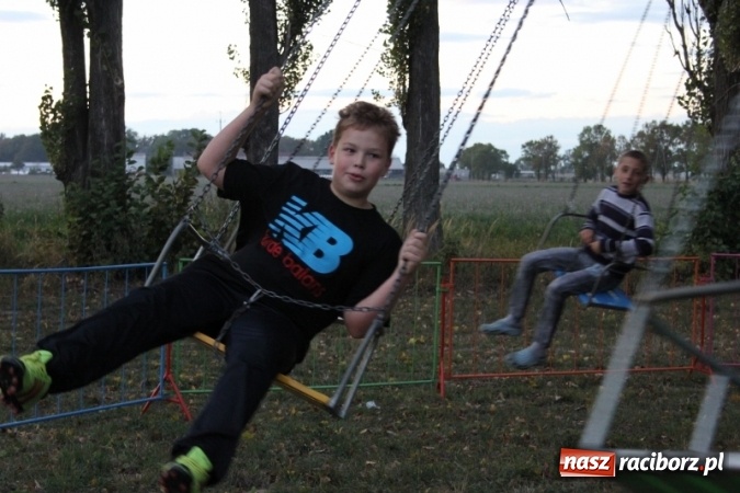 Zdjęcie w galerii na portalu naszraciborz.pl: Rewia, Miraż, zabawa, rozgrywki sportowe i podwójna tęcza, czyli atrakcje II Wielkiego Pikniku Rodzinnego w Wojnowicach wiadomości z regionu