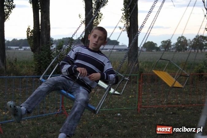 Zdjęcie w galerii na portalu naszraciborz.pl: Rewia, Miraż, zabawa, rozgrywki sportowe i podwójna tęcza, czyli atrakcje II Wielkiego Pikniku Rodzinnego w Wojnowicach wiadomości z regionu