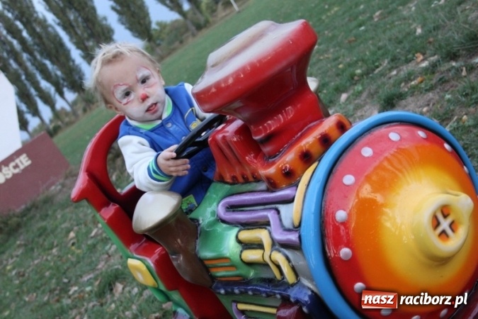 Zdjęcie w galerii na portalu naszraciborz.pl: Rewia, Miraż, zabawa, rozgrywki sportowe i podwójna tęcza, czyli atrakcje II Wielkiego Pikniku Rodzinnego w Wojnowicach wiadomości z regionu
