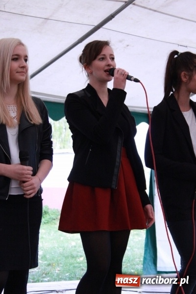 Zdjęcie w galerii na portalu naszraciborz.pl: Rewia, Miraż, zabawa, rozgrywki sportowe i podwójna tęcza, czyli atrakcje II Wielkiego Pikniku Rodzinnego w Wojnowicach wiadomości z regionu