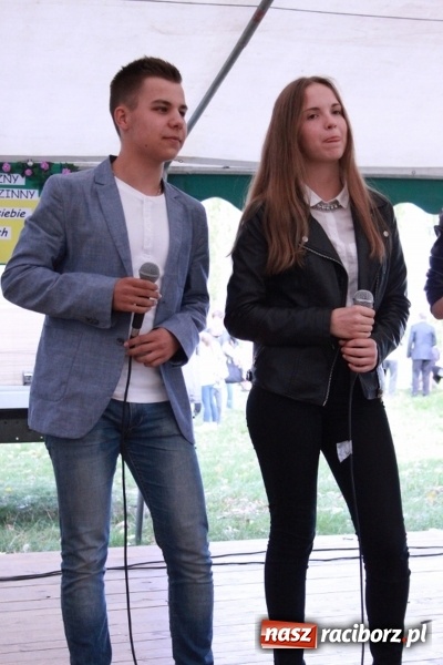 Zdjęcie w galerii na portalu naszraciborz.pl: Rewia, Miraż, zabawa, rozgrywki sportowe i podwójna tęcza, czyli atrakcje II Wielkiego Pikniku Rodzinnego w Wojnowicach wiadomości z regionu