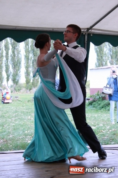 Zdjęcie w galerii na portalu naszraciborz.pl: Rewia, Miraż, zabawa, rozgrywki sportowe i podwójna tęcza, czyli atrakcje II Wielkiego Pikniku Rodzinnego w Wojnowicach wiadomości z regionu