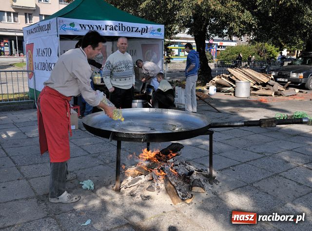 Zdjęcie w galerii na portalu naszraciborz.pl: Pożegnanie Lata - festyn na pl. Długosza  wiadomości z regionu