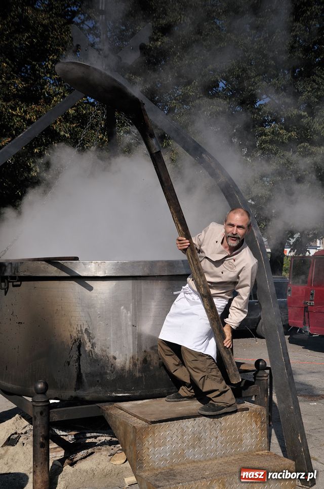 Zdjęcie w galerii na portalu naszraciborz.pl: Pożegnanie Lata - festyn na pl. Długosza  wiadomości z regionu