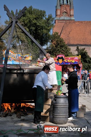 Zdjęcie w galerii na portalu naszraciborz.pl: Pożegnanie Lata - festyn na pl. Długosza  wiadomości z regionu
