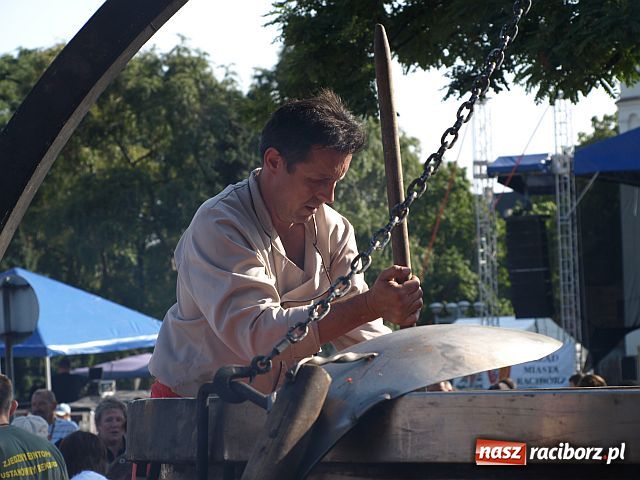 Zdjęcie w galerii na portalu naszraciborz.pl: Pożegnanie Lata - festyn na pl. Długosza  wiadomości z regionu