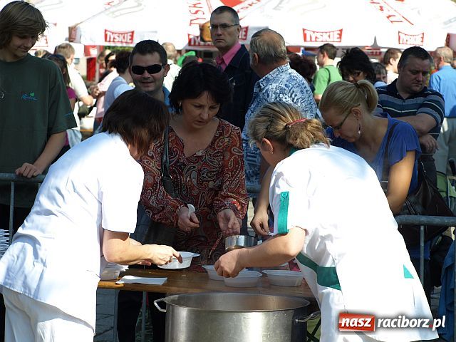 Zdjęcie w galerii na portalu naszraciborz.pl: Pożegnanie Lata - festyn na pl. Długosza  wiadomości z regionu