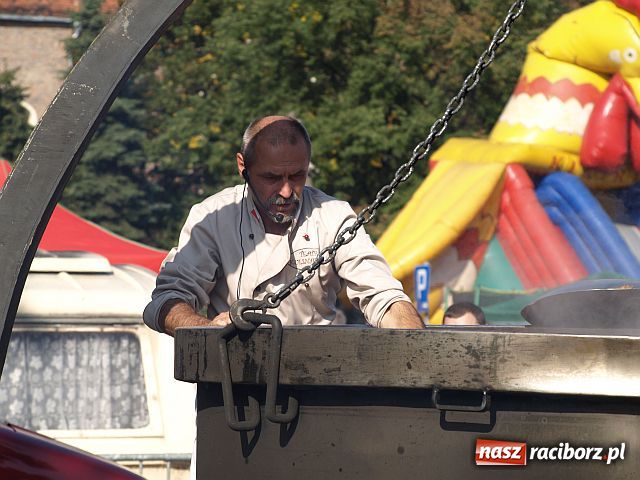 Zdjęcie w galerii na portalu naszraciborz.pl: Pożegnanie Lata - festyn na pl. Długosza  wiadomości z regionu