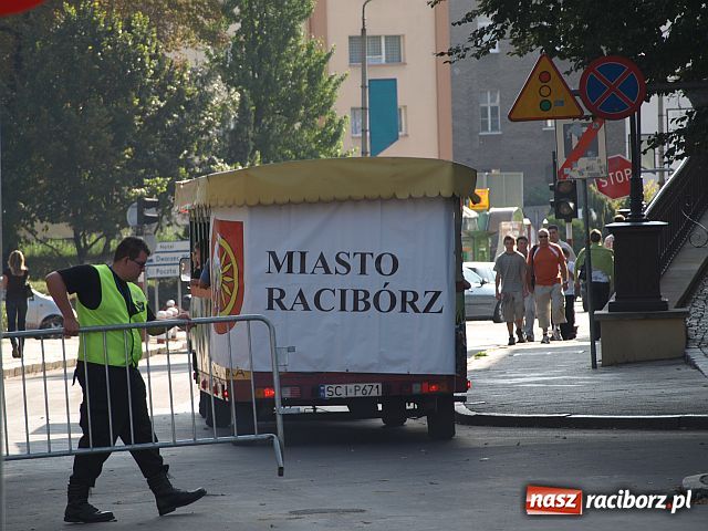 Zdjęcie w galerii na portalu naszraciborz.pl: Pożegnanie Lata - festyn na pl. Długosza  wiadomości z regionu