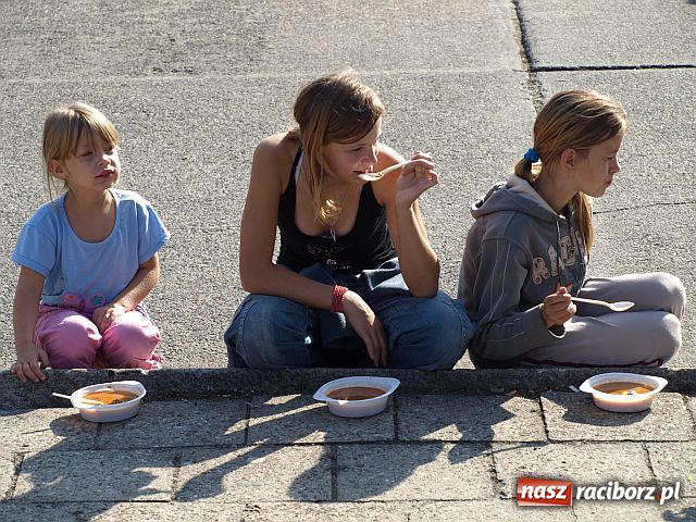 Zdjęcie w galerii na portalu naszraciborz.pl: Pożegnanie Lata - festyn na pl. Długosza  wiadomości z regionu