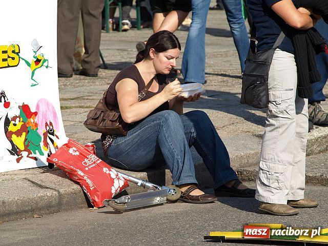 Zdjęcie w galerii na portalu naszraciborz.pl: Pożegnanie Lata - festyn na pl. Długosza  wiadomości z regionu