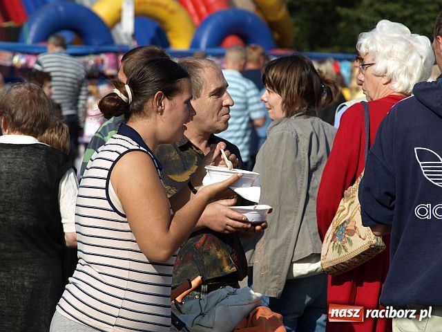 Zdjęcie w galerii na portalu naszraciborz.pl: Pożegnanie Lata - festyn na pl. Długosza  wiadomości z regionu
