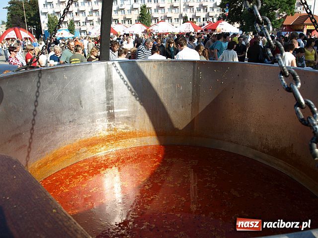 Zdjęcie w galerii na portalu naszraciborz.pl: Pożegnanie Lata - festyn na pl. Długosza  wiadomości z regionu